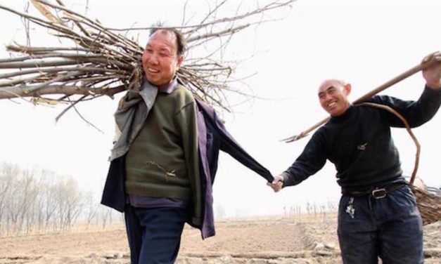 Blind Man and Armless Best Friend Have Planted More than 10,000 Trees