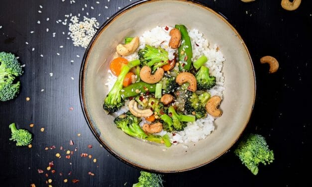 Spice Up Your Quarantine Cookbook with This Vegan Broccoli and Garlic Sauce Recipe