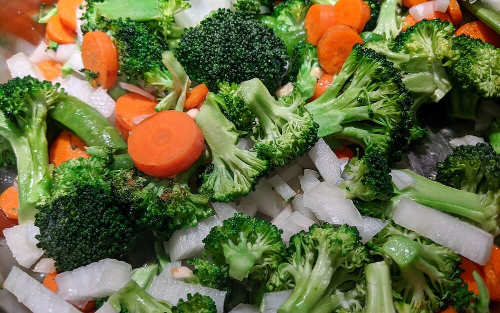 broccoli and garlic sauce cooking