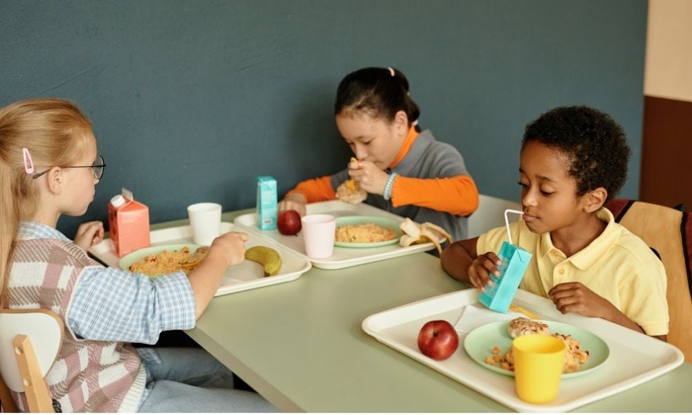 Kids eating lunch in a cafeteria